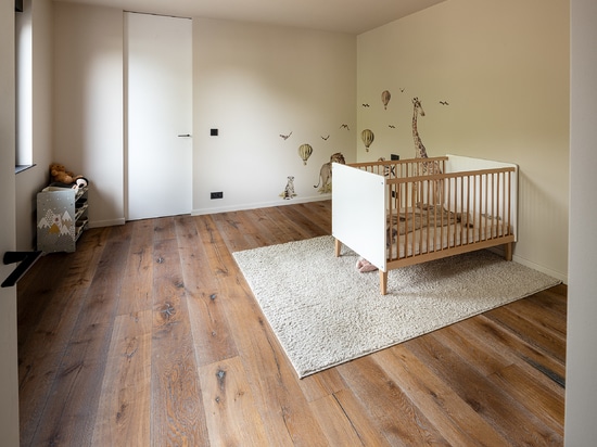 Dennebos Flooring reclaimed oak flooring in R.08 color