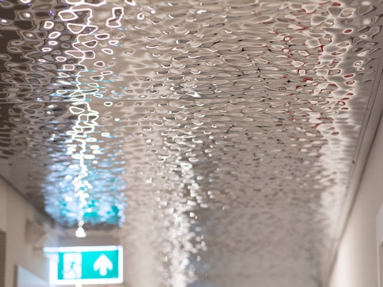 Sculpted ceiling: every corner invites you to explore.