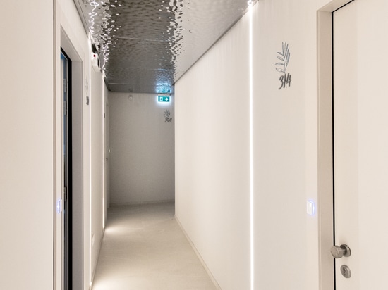 Sculpted ceiling: every corner invites you to explore.