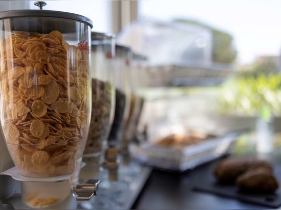 Give your breakfast buffet a boost with IDM dispensers
