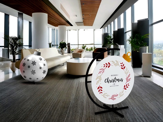 Snow globe and Dibond decorations: beautiful and modern Christmas decorations for interiors