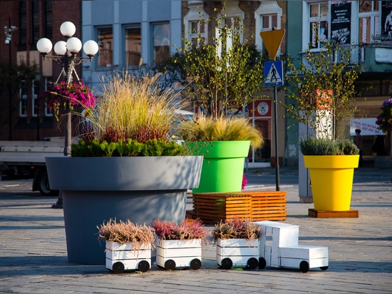 Urban pots and flower towers ideal for autumn arrangements