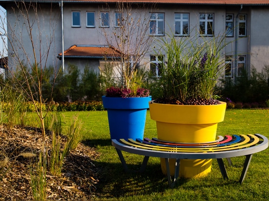 Urban pots and flower towers ideal for autumn arrangements