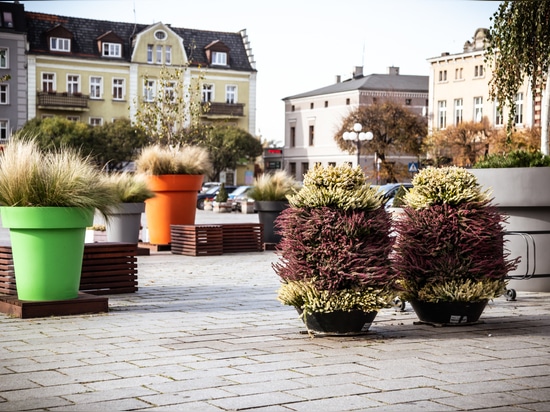 Urban pots and flower towers ideal for autumn arrangements