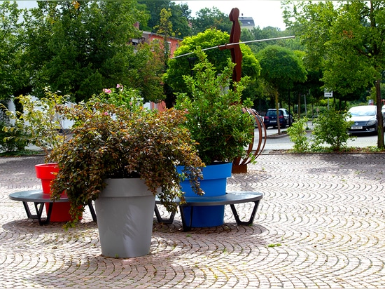 Urban pots and flower towers ideal for autumn arrangements