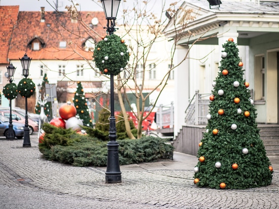 Openwork decorations and spruce balls for street lamps