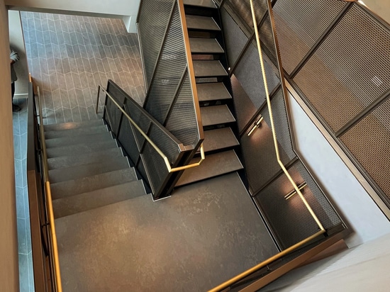 New York Stairwell: Woven Wire Mesh Meets Modern Luxury