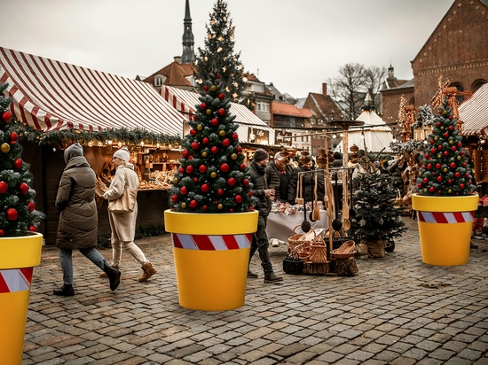 How urban planters support public space safety?