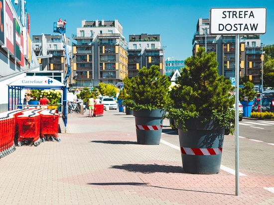 How urban planters support public space safety?