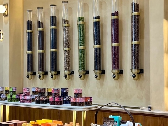 Custom Gold Bulk Candy Dispensers: A Feature Wall Solution for Luxury Retail