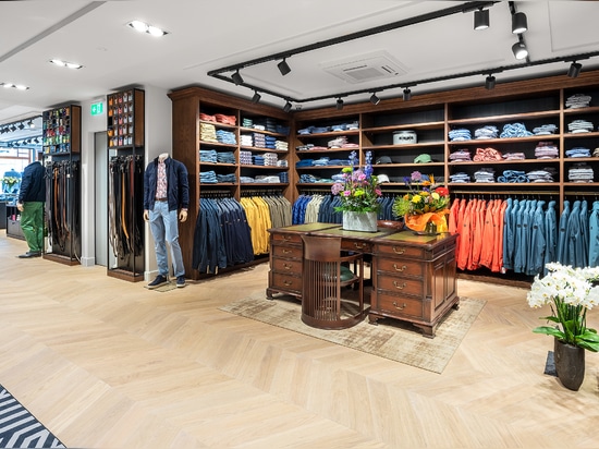 Dennebos engineered Chevron floor in W.02 color