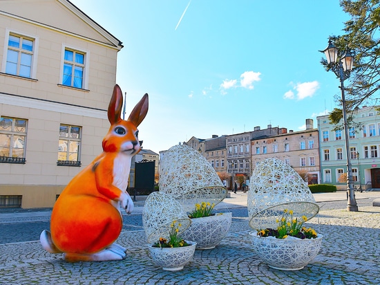 Easter trends in urban spaces: shaping spring arrangements