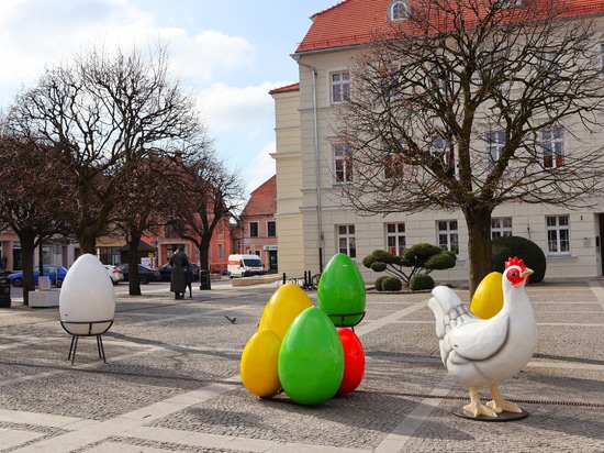 Easter trends in urban spaces: shaping spring arrangements