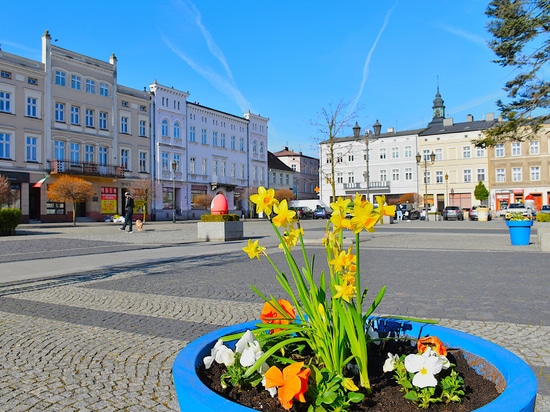 Easter trends in urban spaces: shaping spring arrangements