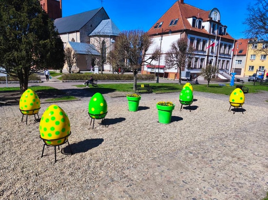 Easter trends in urban spaces: shaping spring arrangements
