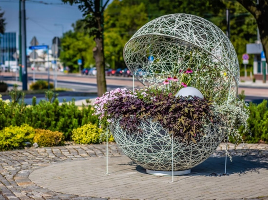 Easter trends in urban spaces: shaping spring arrangements