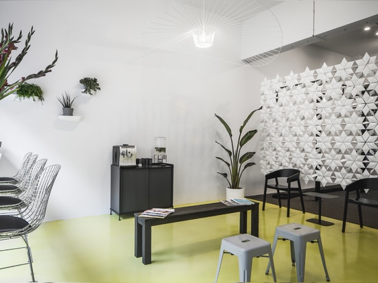 Custom made room divider screens by Bloomming for Workoutclub Rotterdam