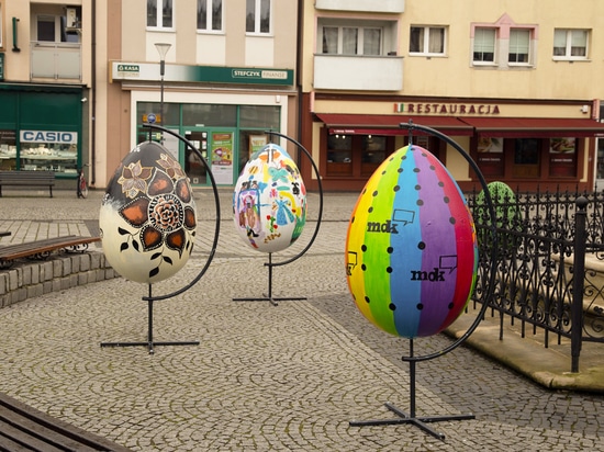 Easter community initiatives: engaging public spaces through shared creativity
