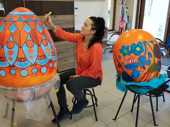 Easter community initiatives: engaging public spaces through shared creativity