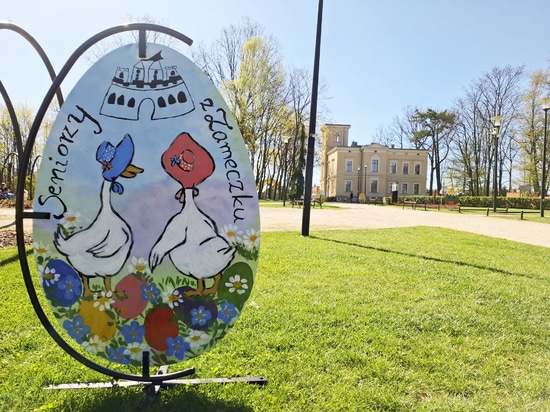 Easter community initiatives: engaging public spaces through shared creativity