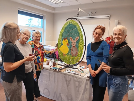 Easter community initiatives: engaging public spaces through shared creativity