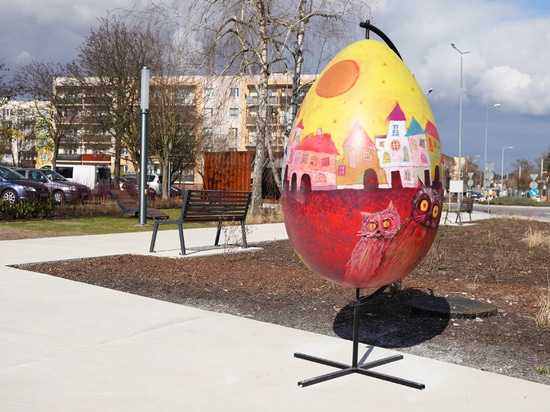 Easter community initiatives: engaging public spaces through shared creativity