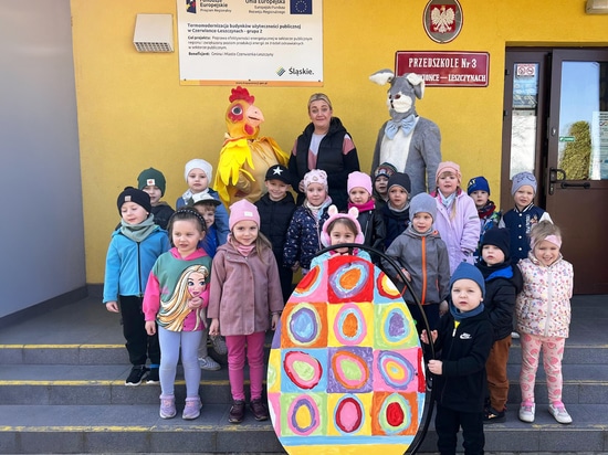 Easter community initiatives: engaging public spaces through shared creativity