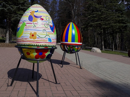 Easter community initiatives: engaging public spaces through shared creativity