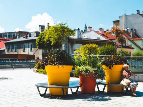 Emotional design in public spaces: shaping everyday urban experience