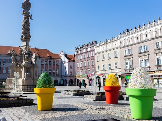 Emotional design in public spaces: shaping everyday urban experience