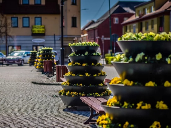 Emotional design in public spaces: shaping everyday urban experience