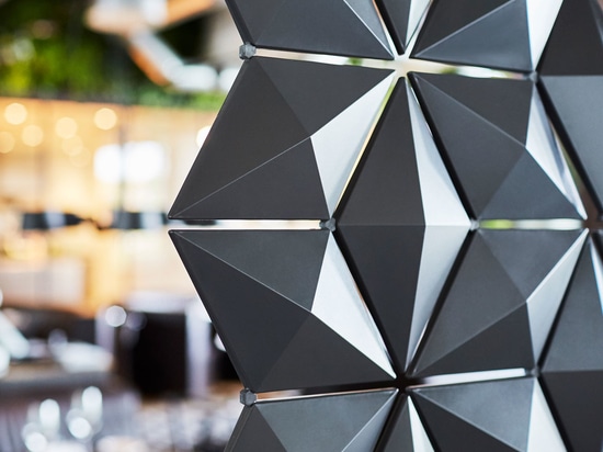 Restaurant and bar partition that defines space with elegance