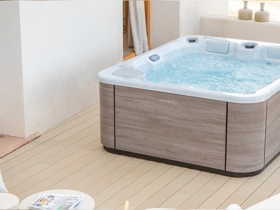 Hot tub vs cold tub? When to use a chill tub or a spa