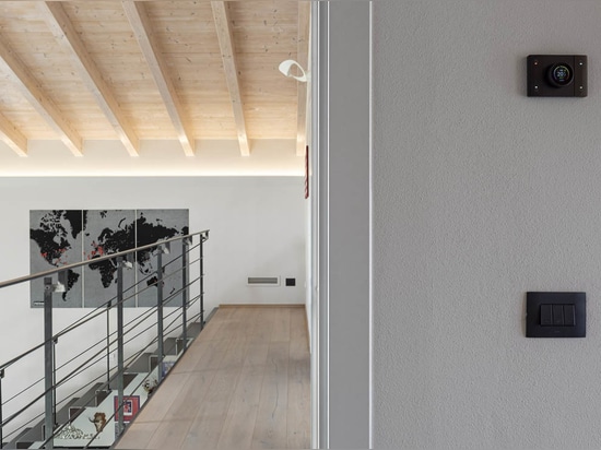 Ultra-thin front plates and smart technology: AVE innovation in an Italian villa