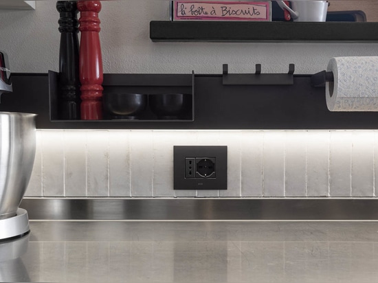 Ultra-thin front plates and smart technology: AVE innovation in an Italian villa