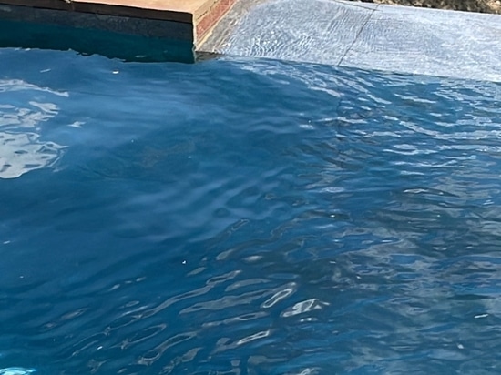 Podere Necione Swimming Pool: natural beauty in porcelain stoneware