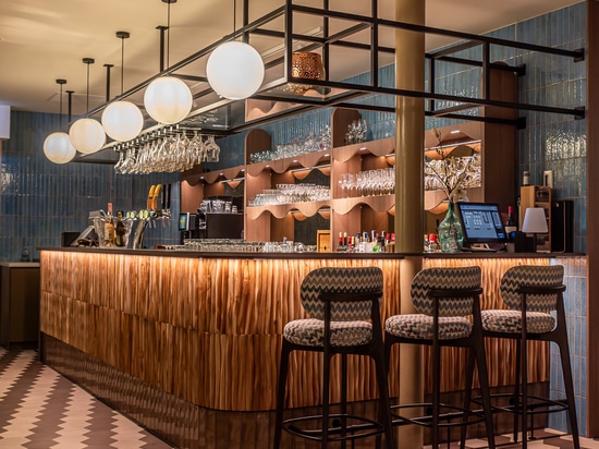 Dune and Canyon Teak · Strandhotel Duinoord