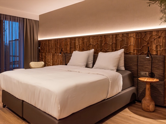Dune and Canyon Teak · Strandhotel Duinoord