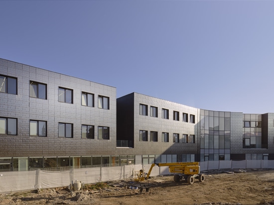 Busca School Complex: a glowing project in porcelain stoneware