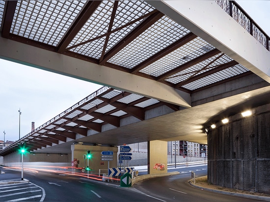 Pedestrian bridge in Marseille Saint-Charles