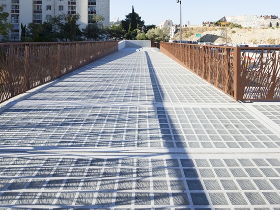Pedestrian bridge in Marseille Saint-Charles