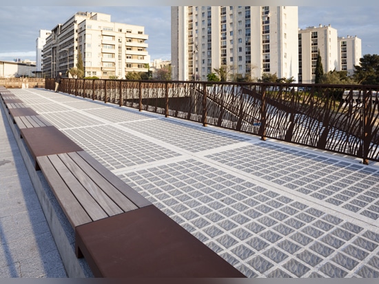 Pedestrian bridge in Marseille Saint-Charles