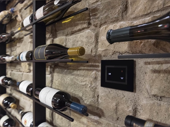 AVE: Home Automation and Touch Controls for a Contemporary Villa in Franciacorta