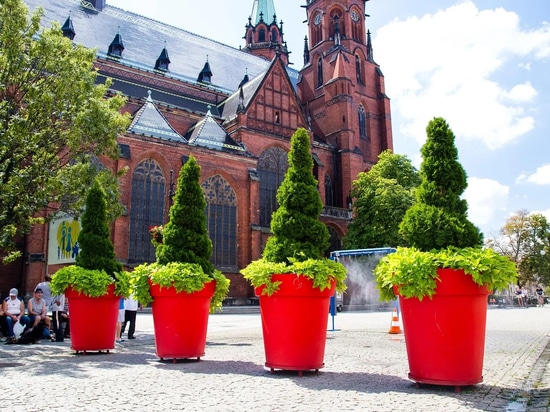 Urban street furniture: functional solutions for public spaces
