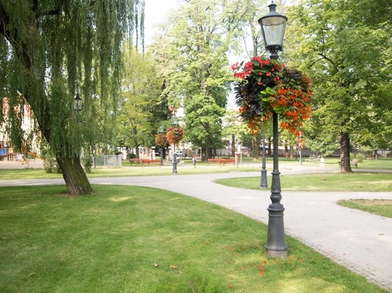 Hanging flower planters for urban spaces: vertical greenery for cities