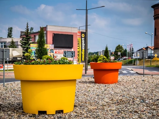 Large urban planters: flexible solutions for public spaces