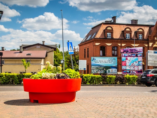 Large urban planters: flexible solutions for public spaces