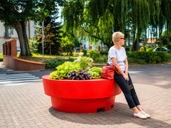 Large urban planters: flexible solutions for public spaces