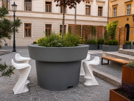 Large urban planters: flexible solutions for public spaces