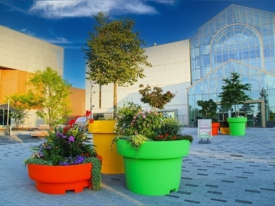 Large urban planters: flexible solutions for public spaces